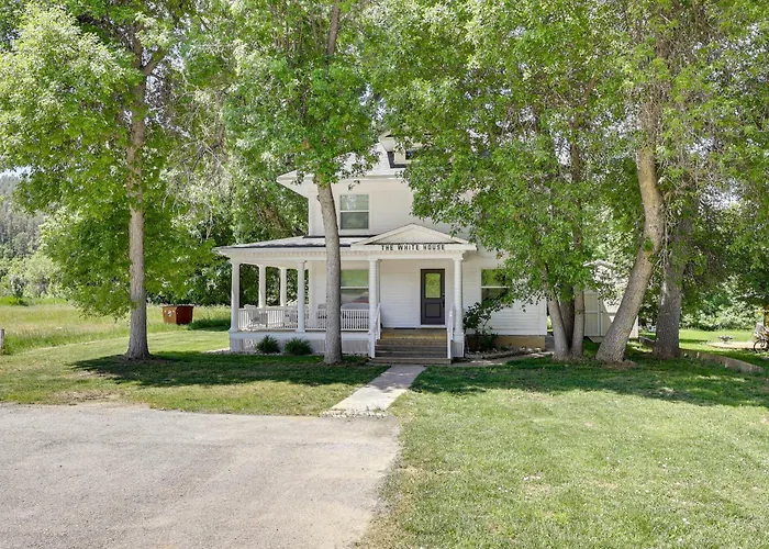 Your Cabin rentals Home Near Downtown And Spearfish Canyon!
